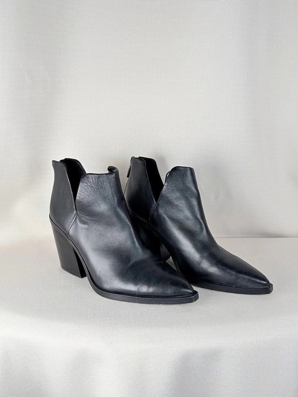 Vince Camuto V-GIETTA Black Leather Ankle Boots US 8.5